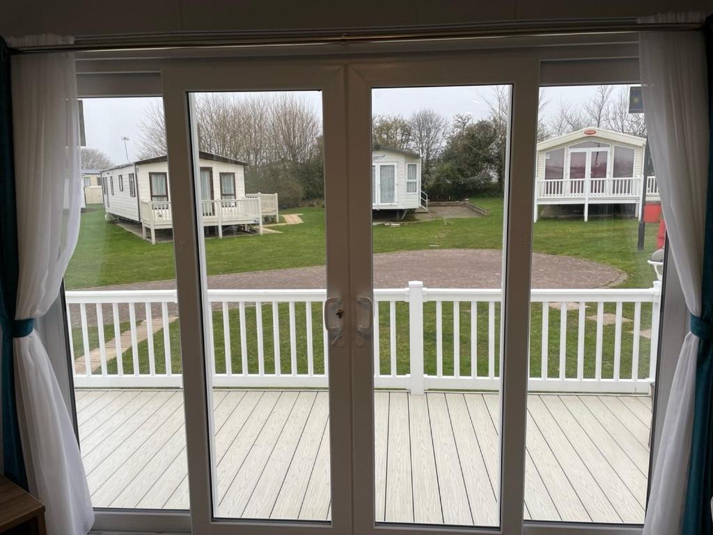 6 Berth Comfy Homely Caravan, Dog Friendly Belton with Browston Extérieur photo